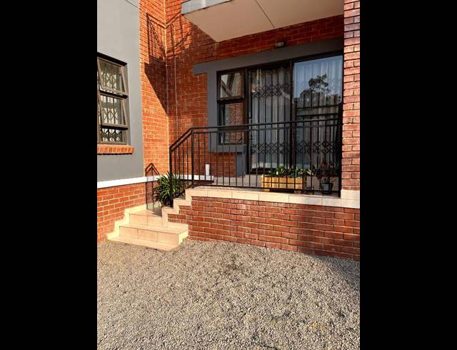 2 BEDROOM APARTMENT FOR SALE IN WINDSOR WEST